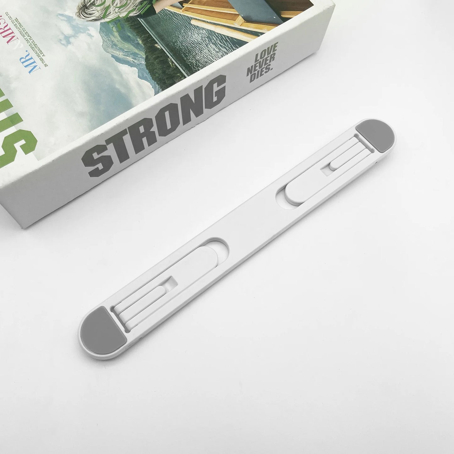 Universal laptop holder